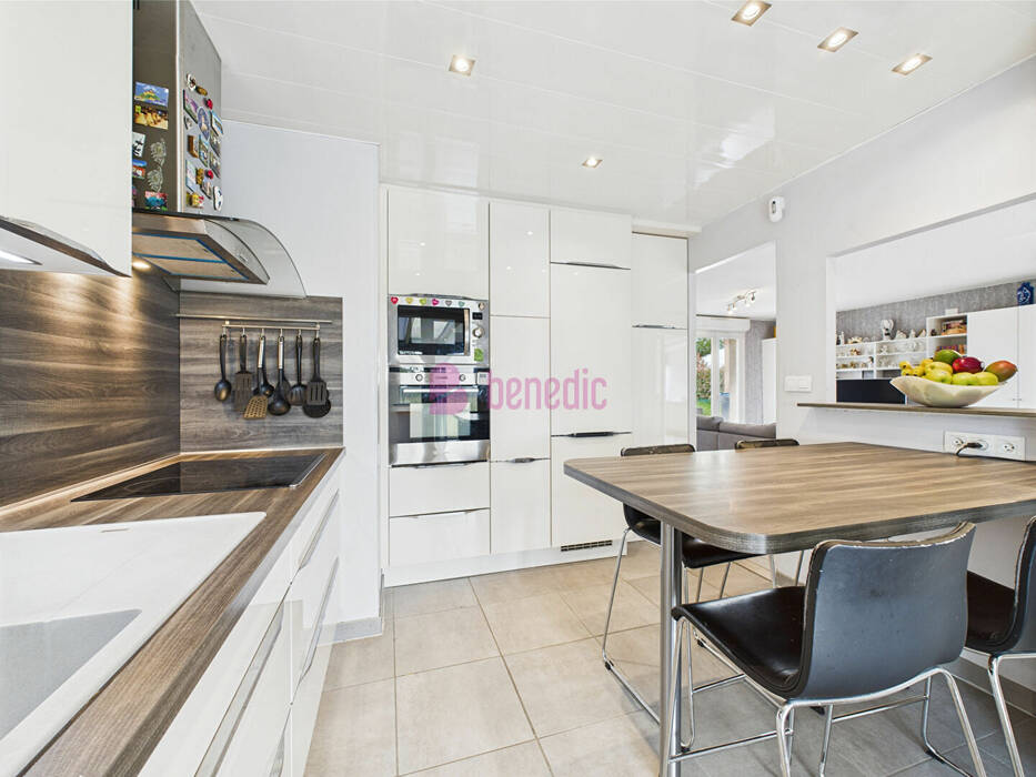 49761945c - Attribut alt par défaut.