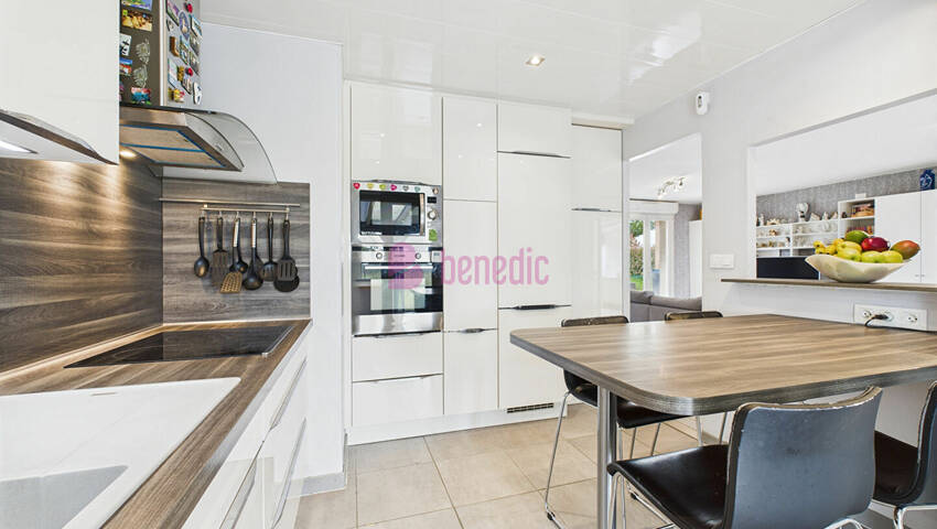 49761945c - Attribut alt par défaut.