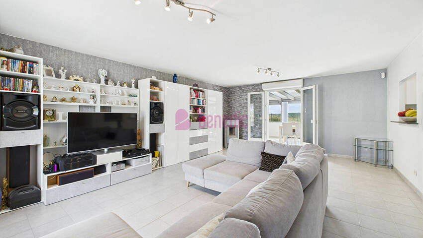 49761945d - Attribut alt par défaut.