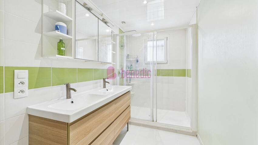 49761945n - Attribut alt par défaut.