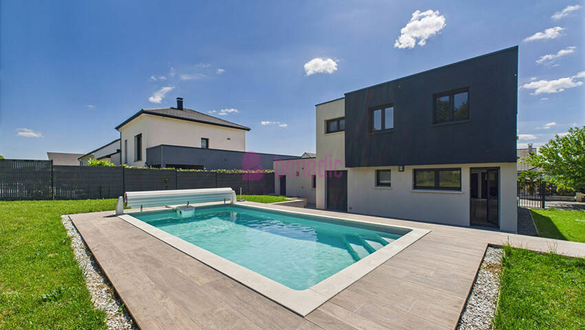 58636238c - Attribut alt par défaut.