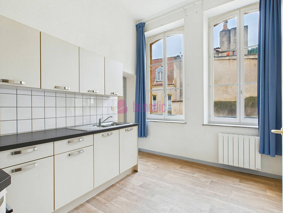 4479796b - Attribut alt par défaut.