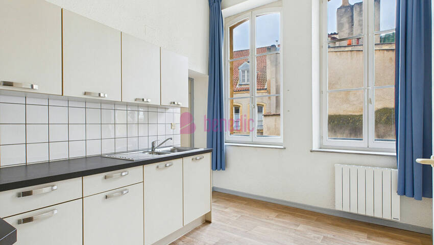 4479796b - Attribut alt par défaut.