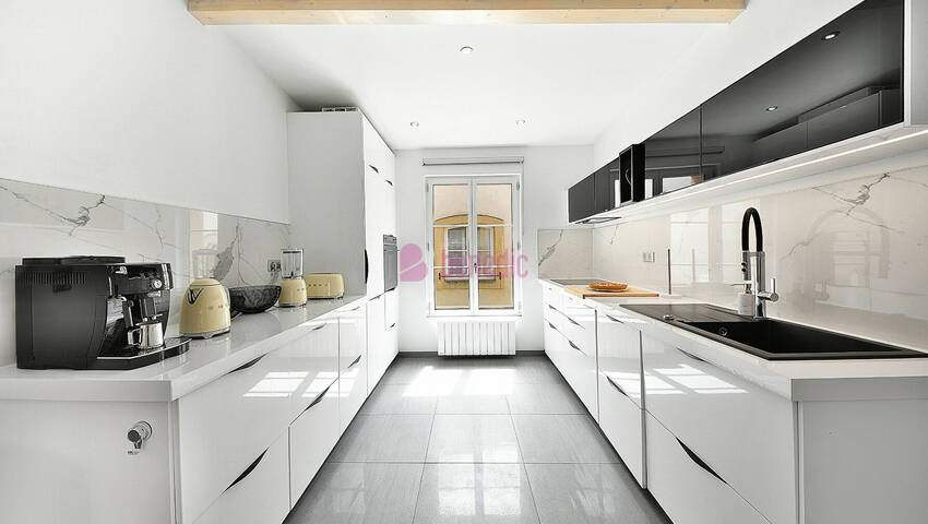 58618452f - Attribut alt par défaut.