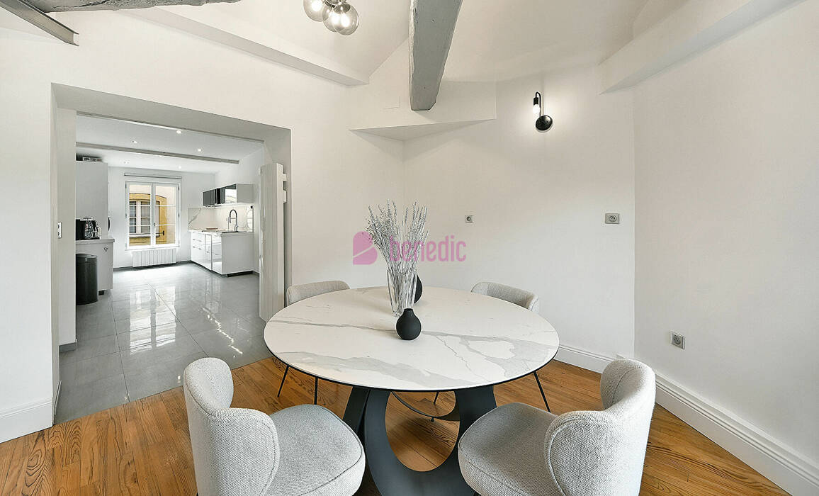 58618452f - Attribut alt par défaut.