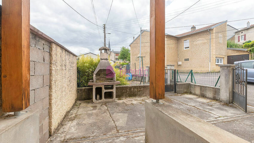54378096c - Attribut alt par défaut.