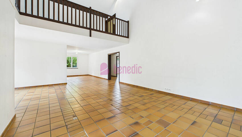 58263703b - Attribut alt par défaut.