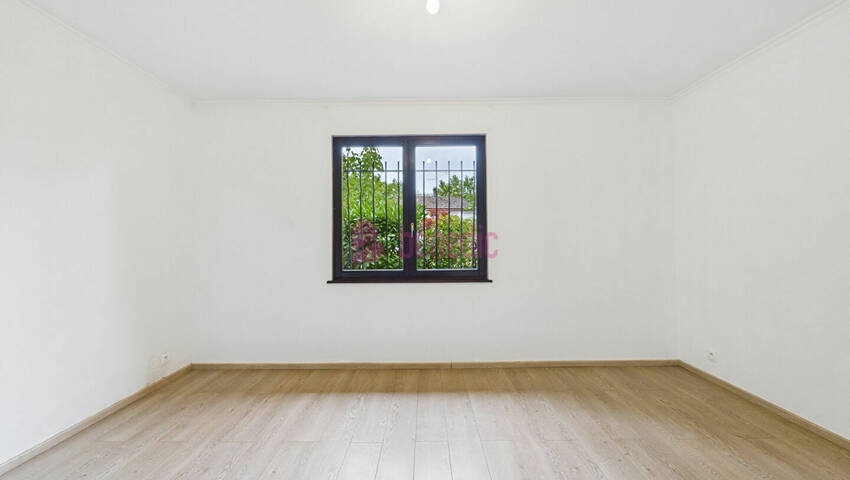 58263703l - Attribut alt par défaut.