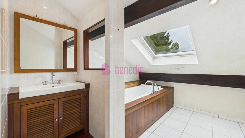 58263703m - Attribut alt par défaut.