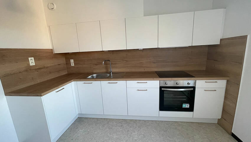 58652416b - Attribut alt par défaut.