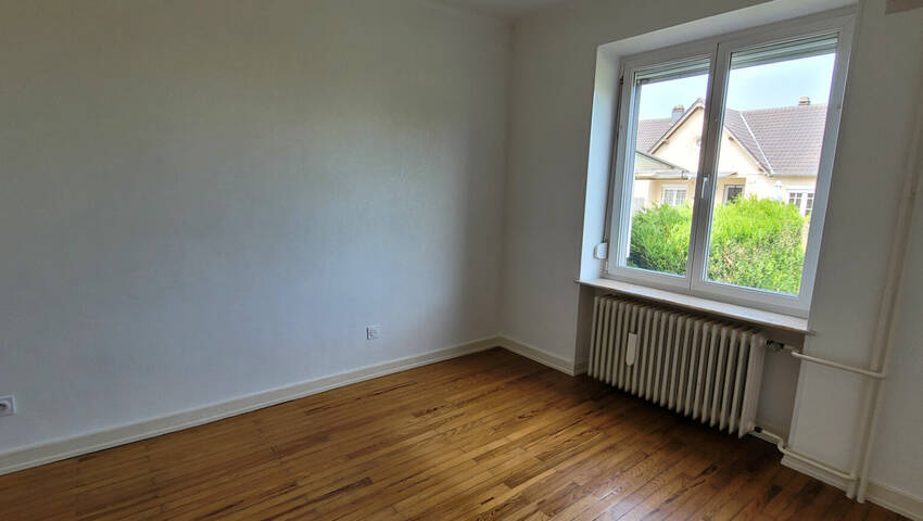 58682421c - Attribut alt par défaut.