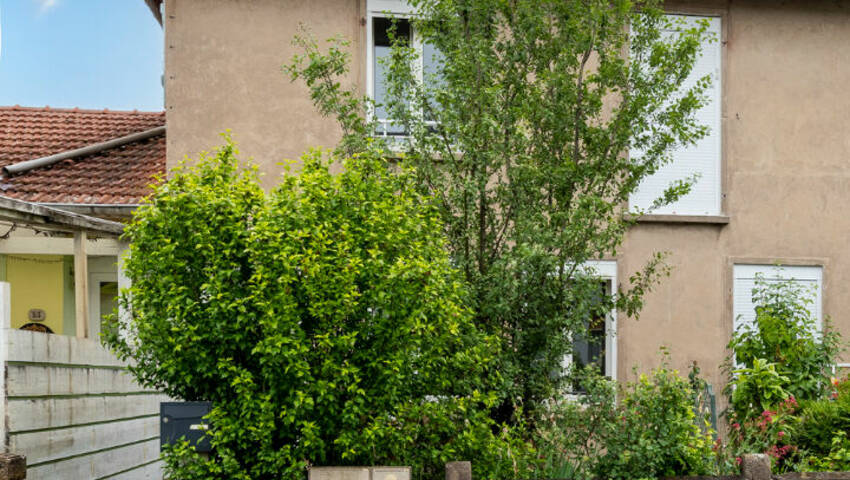 58742699b - Attribut alt par défaut.