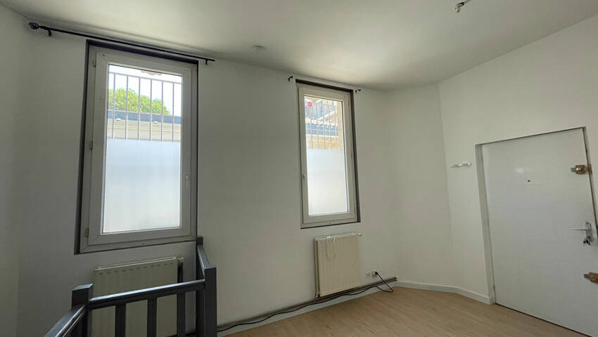 58742301b - Attribut alt par défaut.