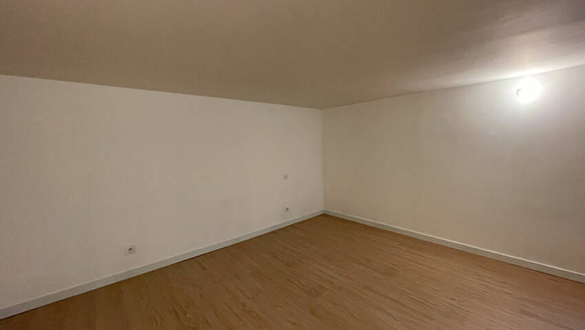 58742301c - Attribut alt par défaut.