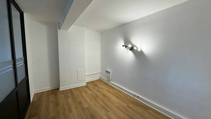 58743058c - Attribut alt par défaut.