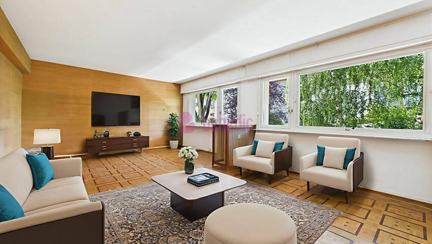 56875297b - Attribut alt par défaut.