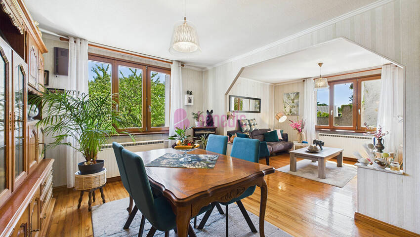 55022599b - Attribut alt par défaut.