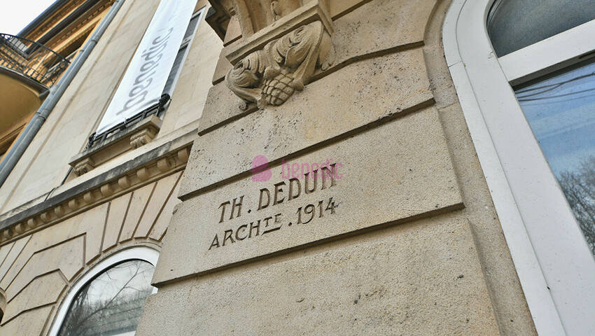 57687095c - Attribut alt par défaut.