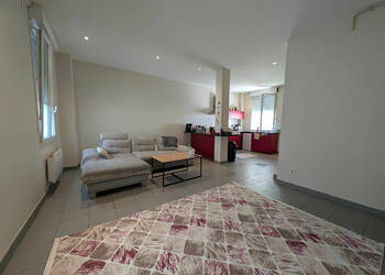 58786581b - Attribut alt par défaut.