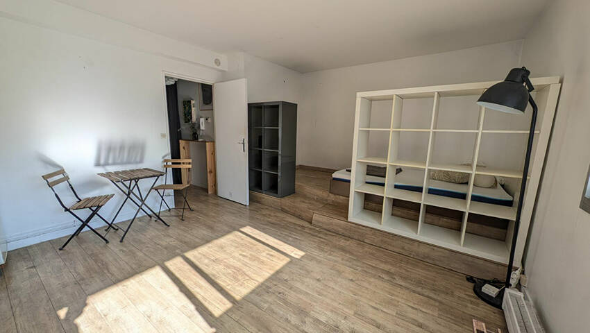 58353096b - Attribut alt par défaut.