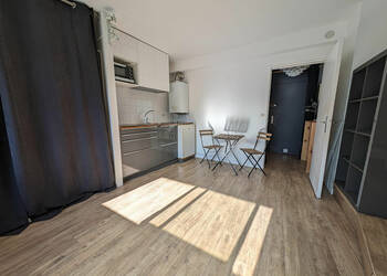 58353096b - Attribut alt par défaut.