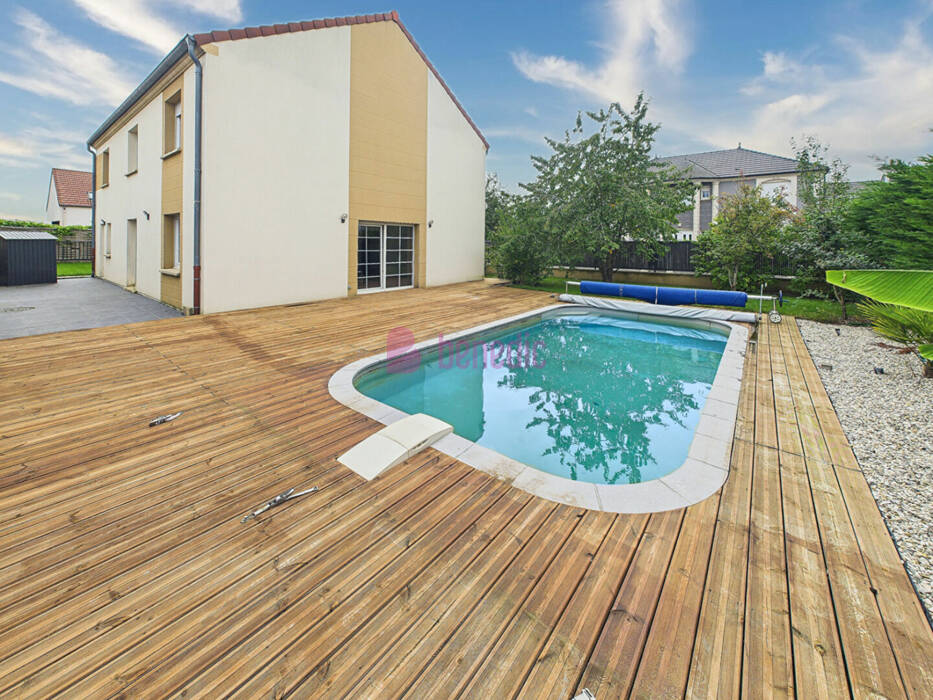 58809070b - Attribut alt par défaut.