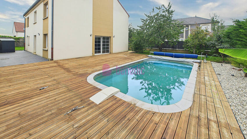 58809070b - Attribut alt par défaut.