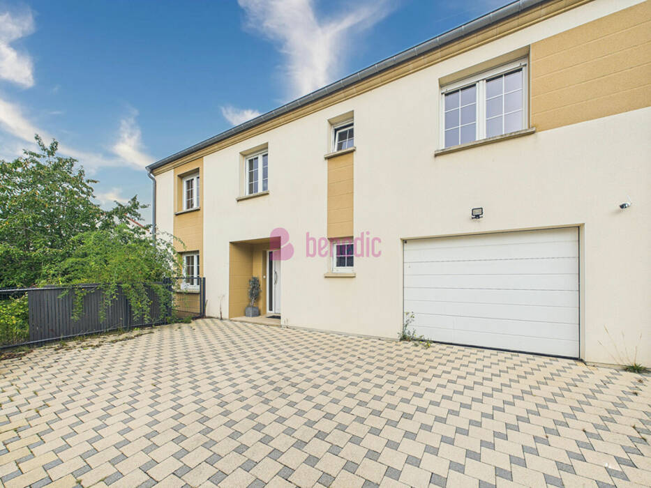 58809070c - Attribut alt par défaut.