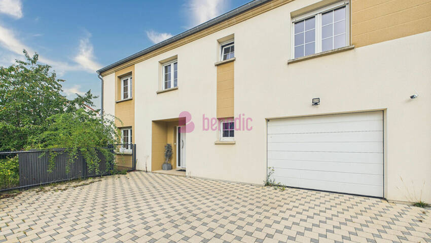 58809070c - Attribut alt par défaut.