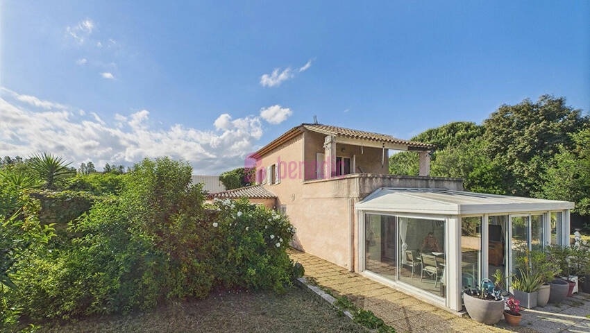 58823459b - Attribut alt par défaut.