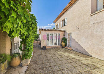 58823459c - Attribut alt par défaut.