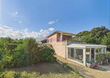 58823459b - Attribut alt par défaut.