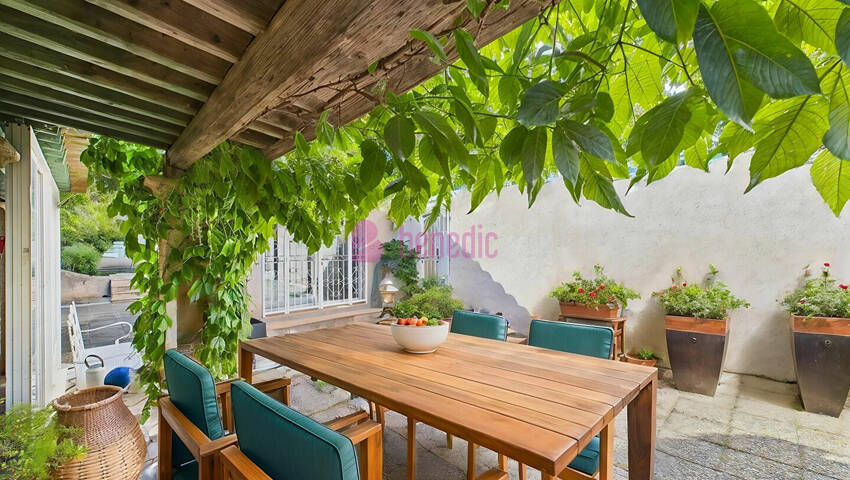 58823459m - Attribut alt par défaut.