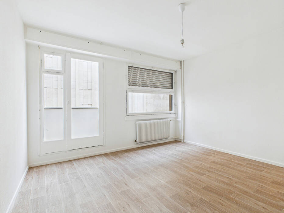 4254728b - Attribut alt par défaut.