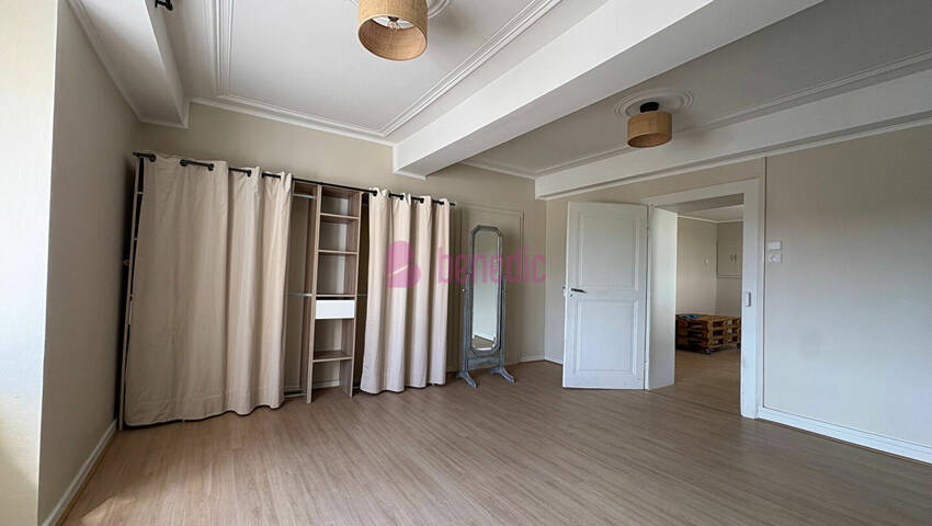 58853907b - Attribut alt par défaut.