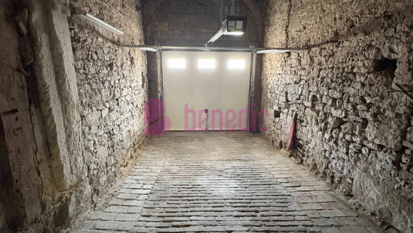 58853907l - Attribut alt par défaut.