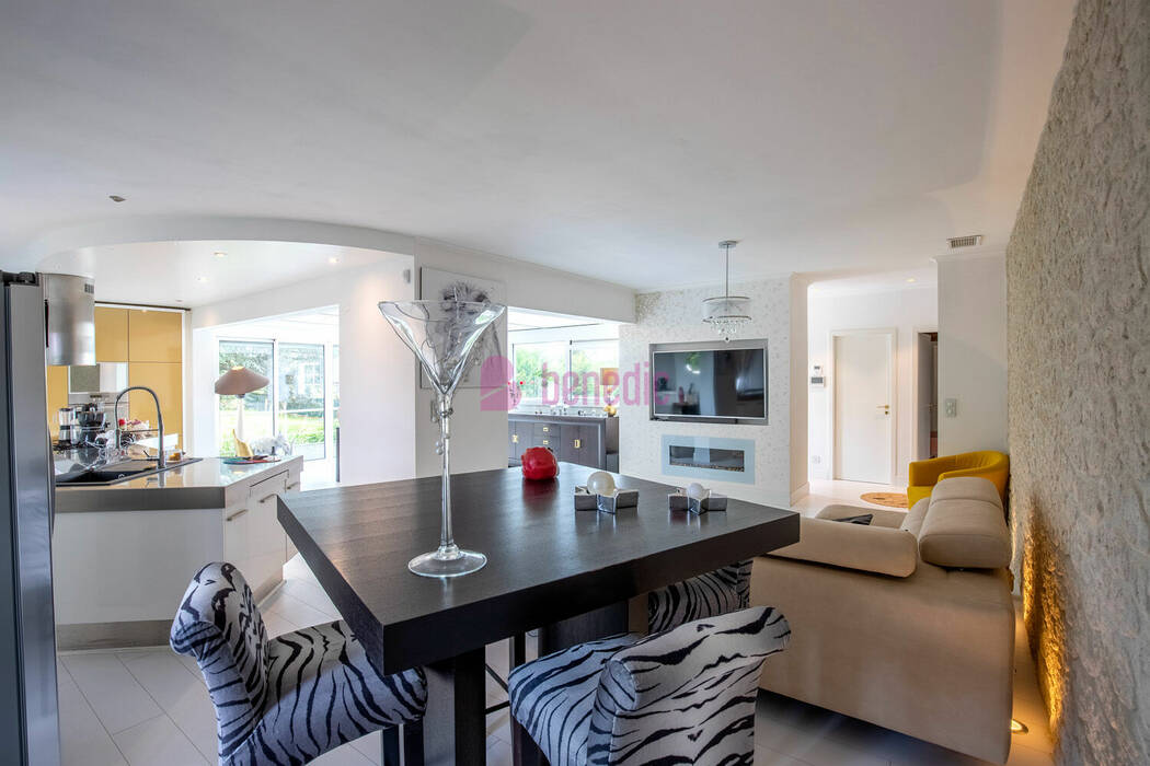 57692131f - Attribut alt par défaut.