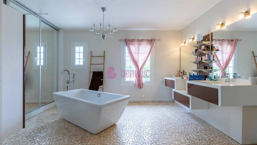 57692131l - Attribut alt par défaut.