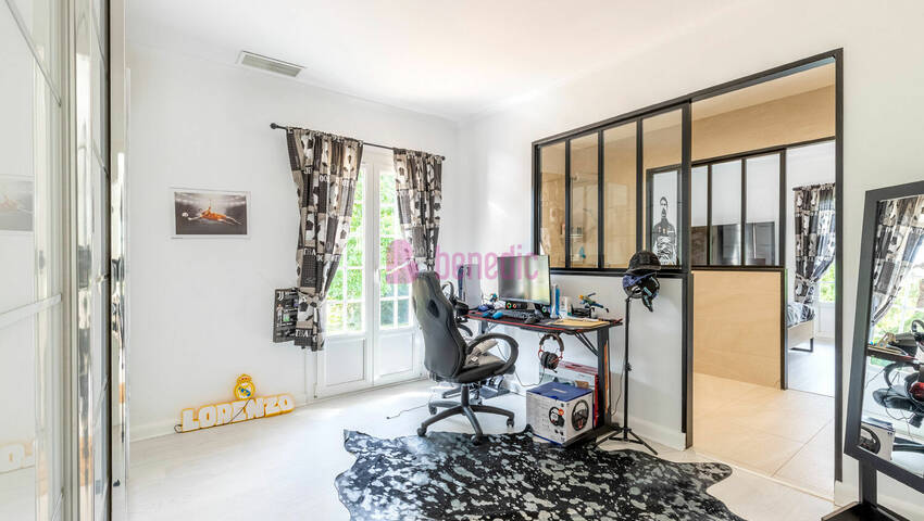 57692131n - Attribut alt par défaut.