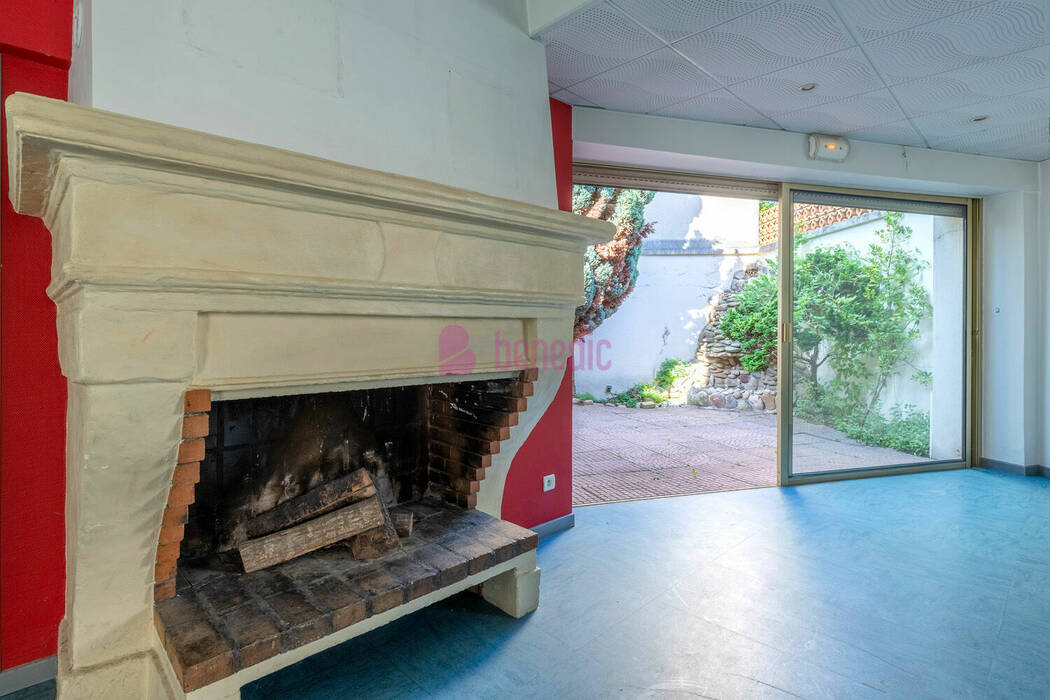 58411903b - Attribut alt par défaut.