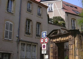 4254495a - Attribut alt par défaut.
