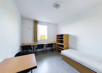 35173849b - Attribut alt par défaut.