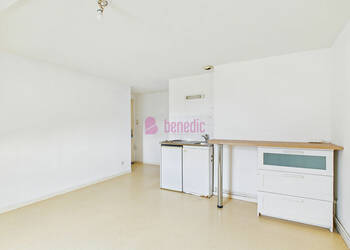 4254514b - Attribut alt par défaut.