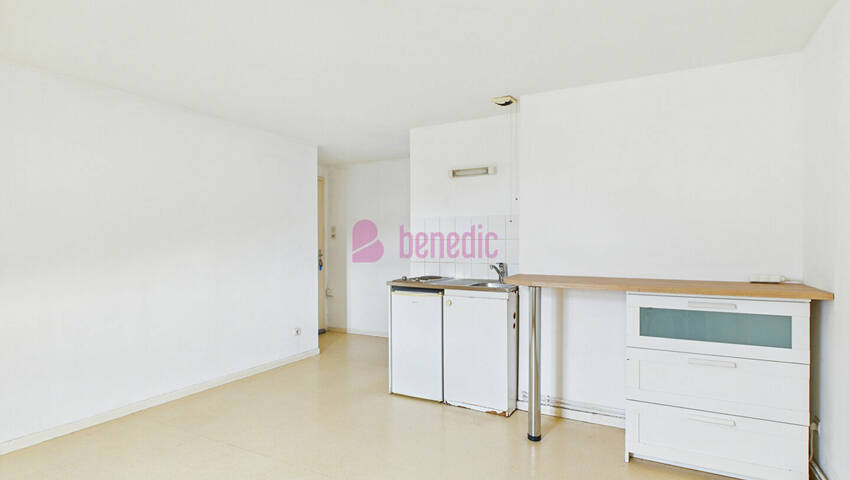 4254514b - Attribut alt par défaut.