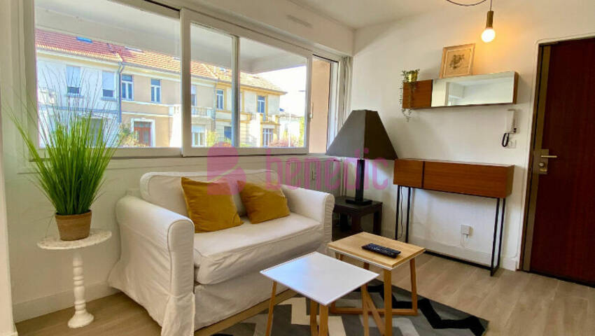 59033265d - Attribut alt par défaut.