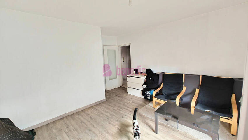 59089031b - Attribut alt par défaut.