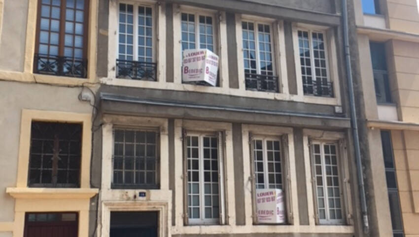 4255427a - Attribut alt par défaut.