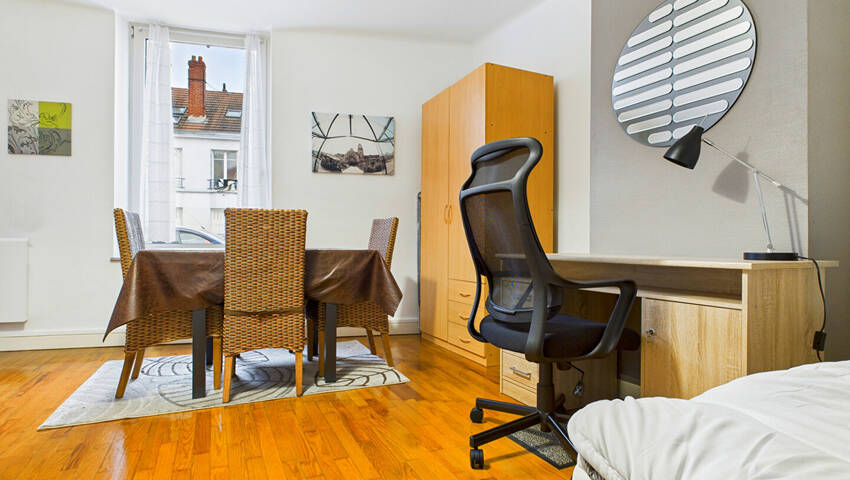 4247710c - Attribut alt par défaut.