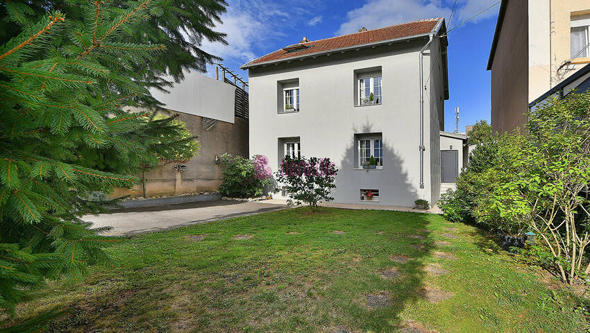 53234806u - Attribut alt par défaut.