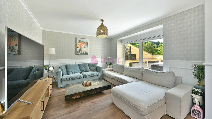 59144776b - Attribut alt par défaut.